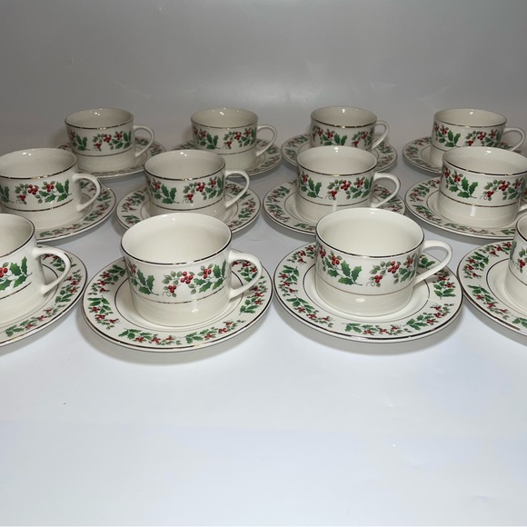 vintage Christmas Charm Gibson holly border china, set